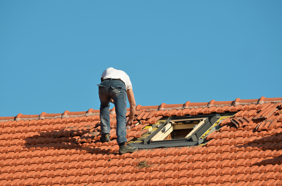 Top Benefits of Hiring the Best Roof Repairs Experts