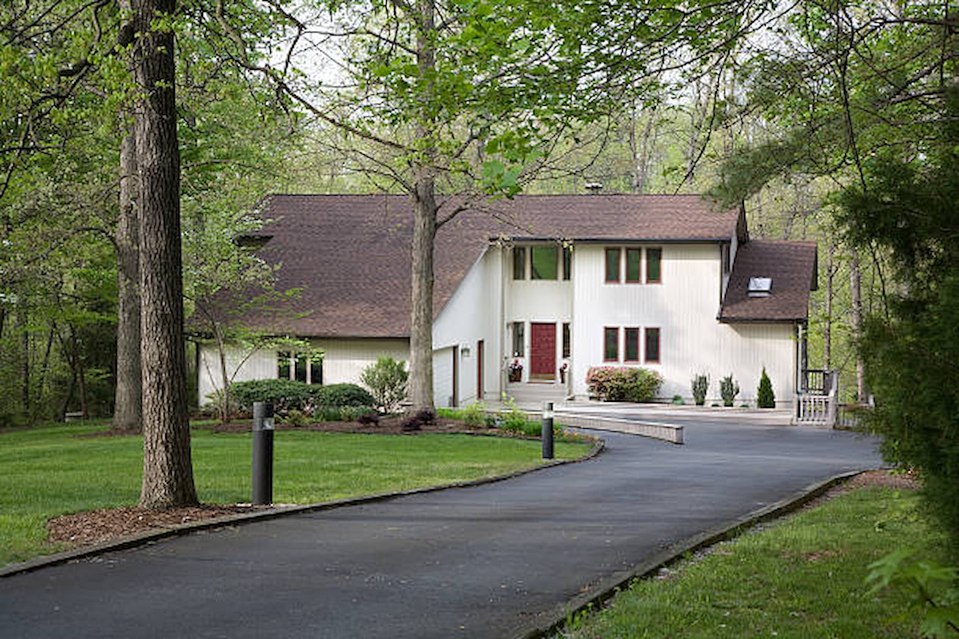 How To Choose The Perfect Modern Driveway Design For Your Home