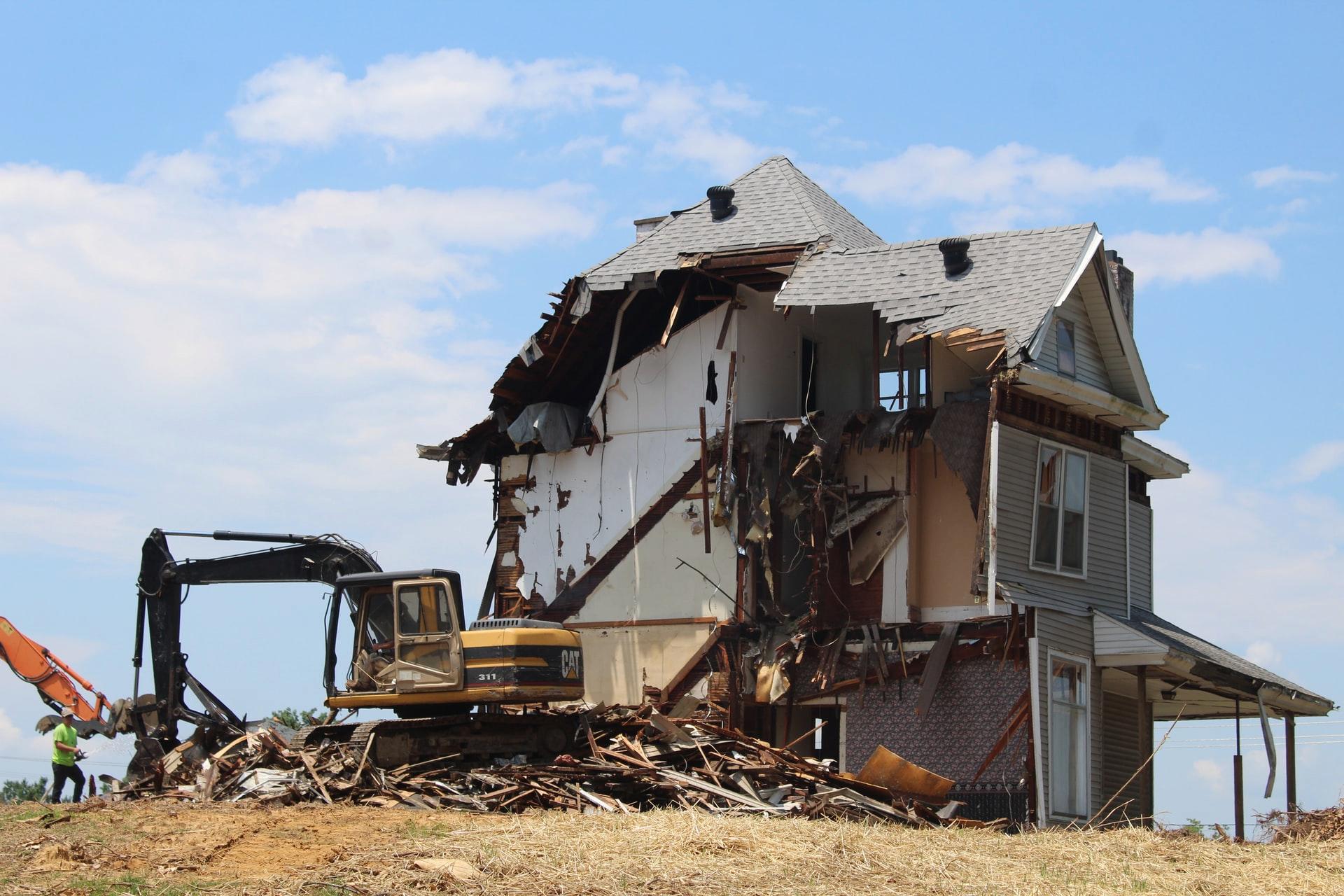 Why Are Demolition Wastes Tackled Only By Expert Professionals?