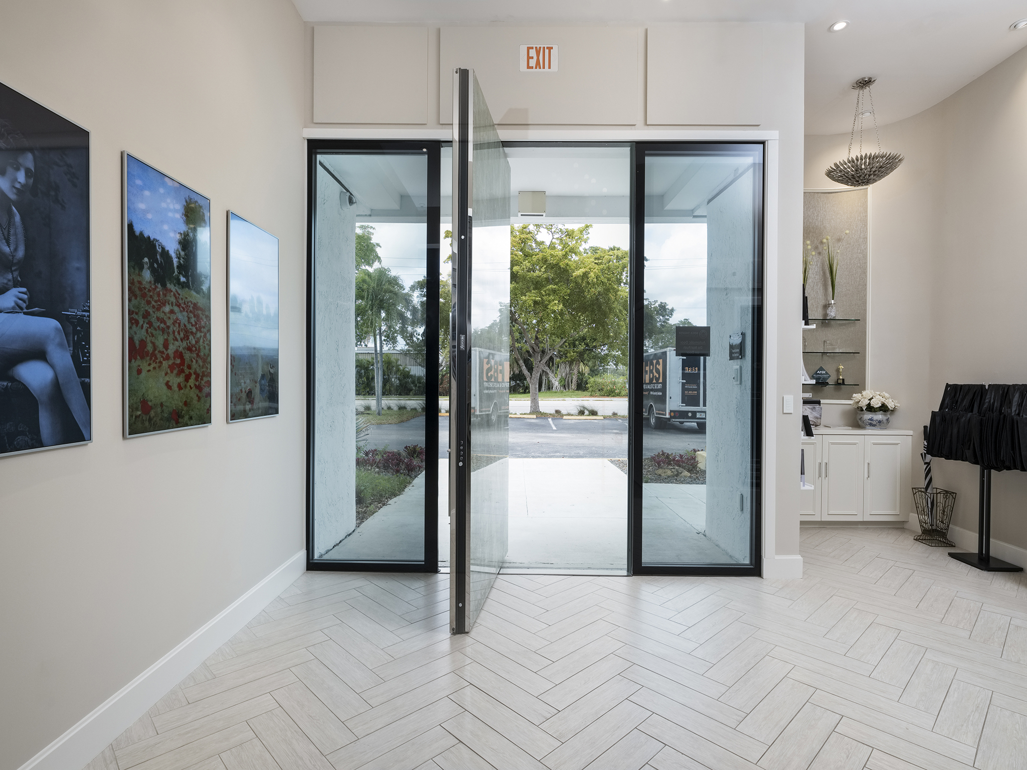 Why Do Homeowners Choose Internal Pivot Doors?